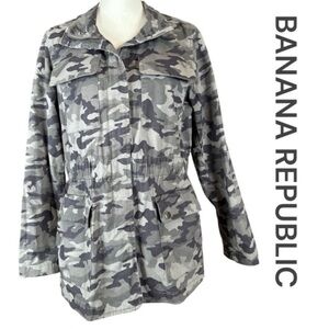 BANANA REPUBLIC Gray Camo Utility Jacket w/Wide Elastic Band At Waist, Size M.
